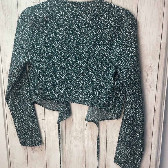 SHEIN Green Wrap Blouse with Long Sleeves and Tie Front size XS - Picture 5 of 7